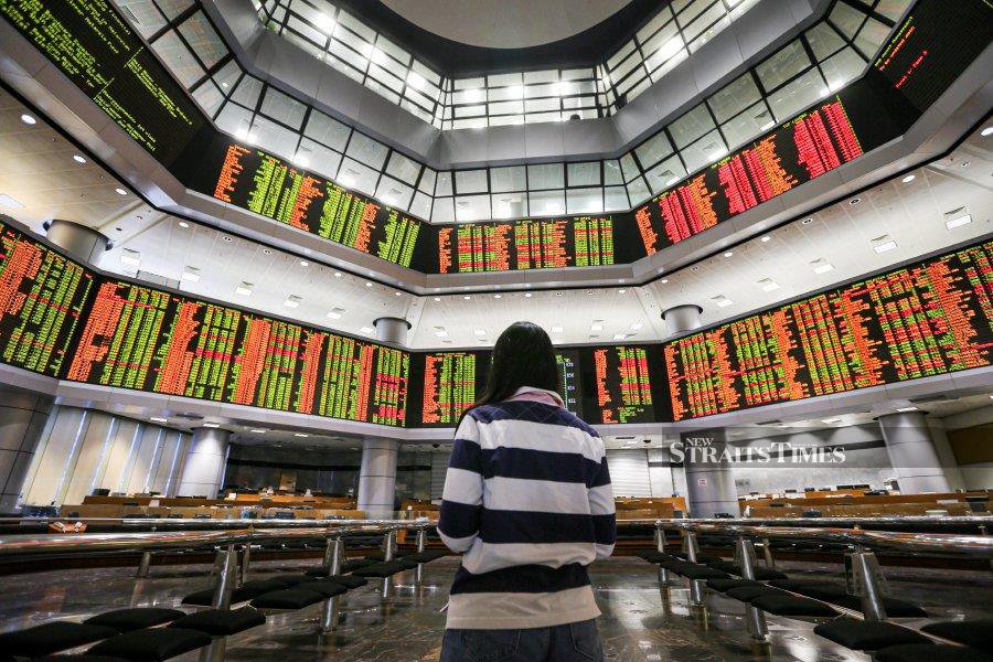 Bursa Malaysia Opens Lower On Mild Profit-taking | KLSE Screener