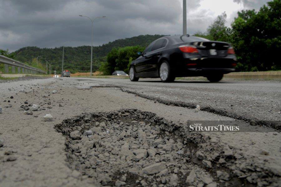 The Alliance for Safe Community has called on agencies responsible to maintain good road conditions and be proactive in tackling pothole issues. - NSTP/AIZUDDIN SAAD 