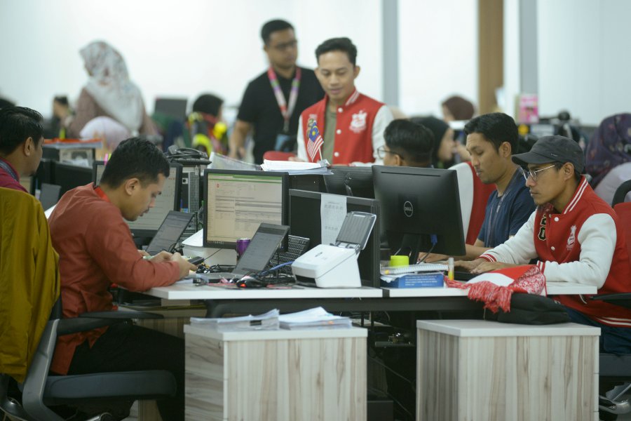UOB global economics and market research expects Malaysia’s labour market conditions to stay stable at “technically full employment” after February 2024’s unemployment rate stayed at 3.3 per cent. NSTP/AIZUDDIN SAAD