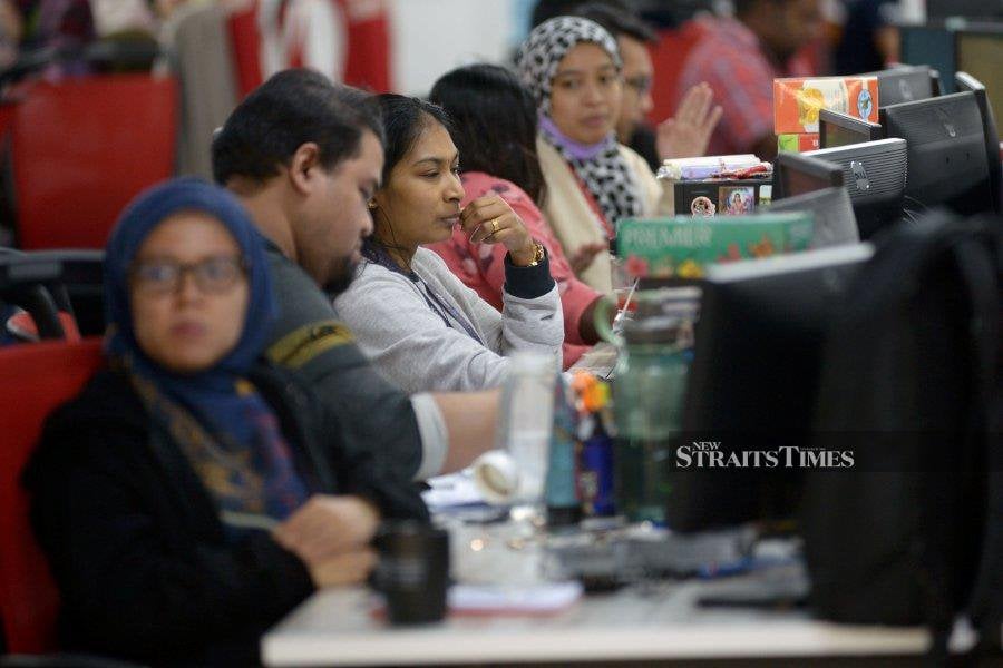The Social Protection Contributors Advisory Association Malaysia (SPCAAM) has called on the government to amend labour laws to allow for better workplace flexibility. - NSTP pic