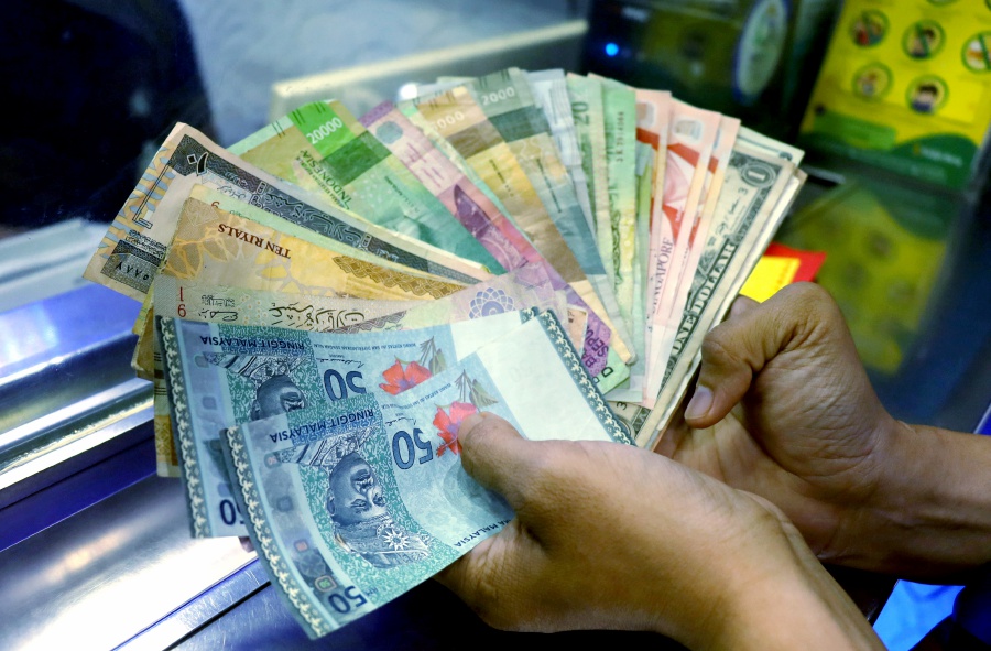 The ringgit has fallen 15 per cent from January 2021 to June 2023 against the US dollar, dampened by the United States monetary policy tightening. STU/ AHMAD UKASYAH