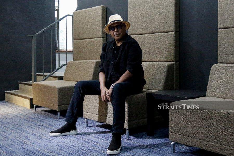 Rock singer Datuk Hattan said that the Feb 3 concert in aid of veteran artistes, Konsert Sifu Dan Aku will go on as planned.- NSTP/SADIQ SANI