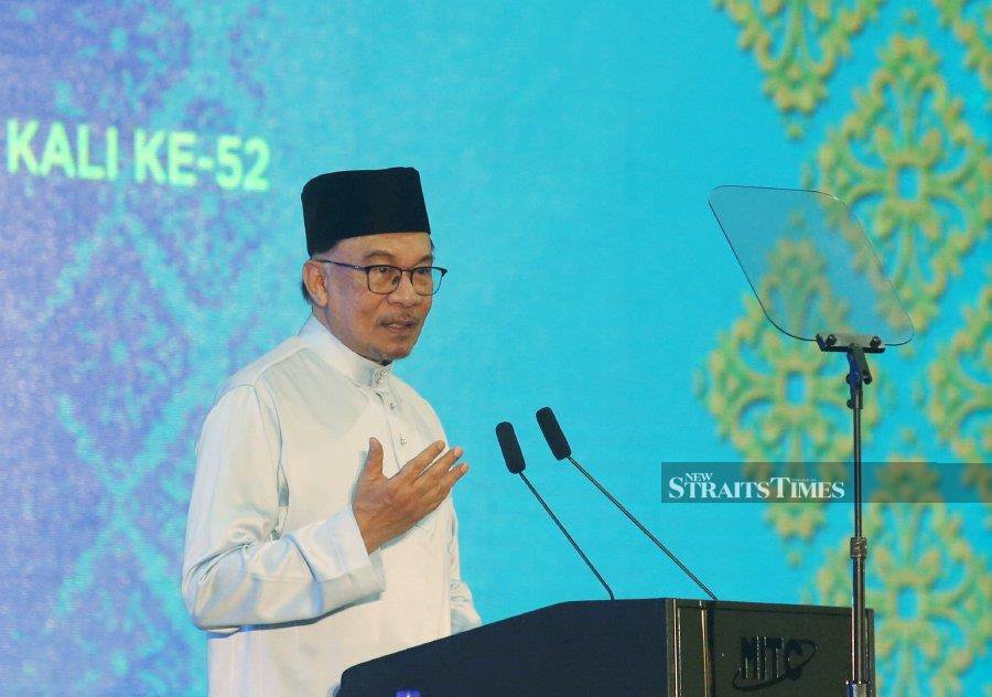 Prime Minister Datuk Seri Anwar Ibrahim today asked the Education Ministry to set up a special task force to find a way to stimulate children’s interest in subjects related to science and technology. - NSTP/EIZAIRI SHAMSUDIN
