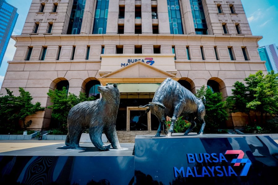 Bursa Malaysia closed higher on Friday, fuelled by the positive sentiment from bargain hunting activities. NSTP/ASYRAF HAMZAH