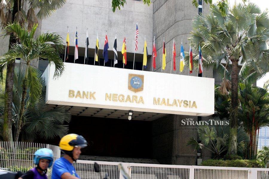 Bank Negara Malaysia (BNM) today said foreign exchange (forex) risk exposures in the corporate and banking sectors are manageable as domestic market conditions remain orderly. NSTP/HAIRUL ANUAR RAHIM