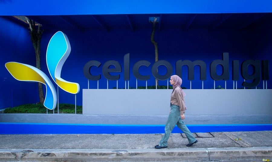 CelcomDigi Bhd’s net profit rose 72.3 per cent year-on-year (YoY) to RM455.72 million in the third quarter ended Sep 30, 2023 (Q3 2023) from RM264.48 million in the same period last year in line with higher revenue. STR/ AZIAH AZMEE