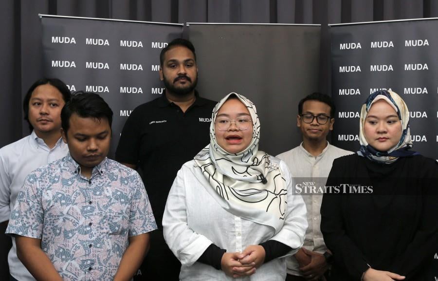 Muda acting president Amira Aisya Abdul Aziz (center) said government representatives on the Pardon’s Board have to explain and reveal the advice they gave to the Yang di-Pertuan Agong when considering Najib’s pardon application. NSTP/AMIRUDIN SAHIB