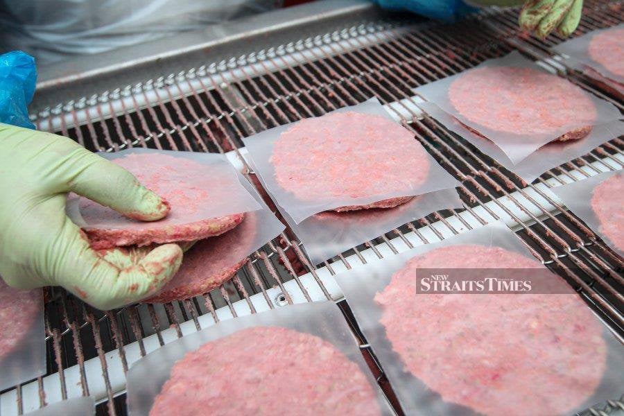 The creators of various fake meat companies want to offer a non-meat burger that looks, bleeds, cooks and tastes like real meat which seems to be an easy swap to a meatless lifestyle. - NSTP/AZIAH AZMEE (for illustration purposes only)