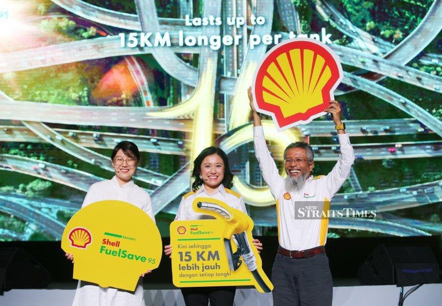 Shell Mobility Malaysia general manager Seow Lee Ming (center) said the enhancement of the Shell FuelSave 95 could bring more value. - NSTP/ROHANIS SHUKRI