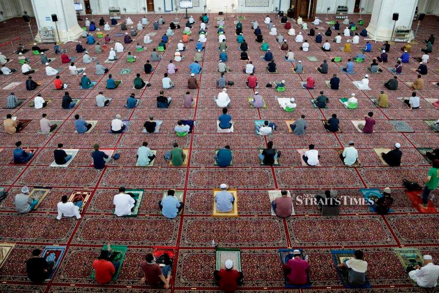 The state has allowed several surau to perform Friday prayers, said Sabah Special Tasks Minister Datuk Arifin Mohd Arif. - NSTP/AIZUDDIN SAAD