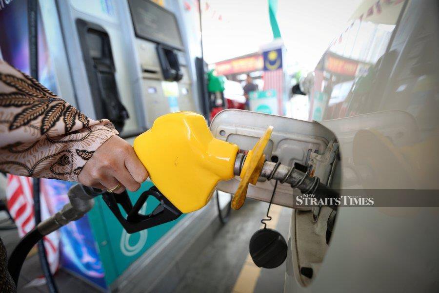 Targeted Subsidies For Diesel, Petrol To Be Implemented In Three ...