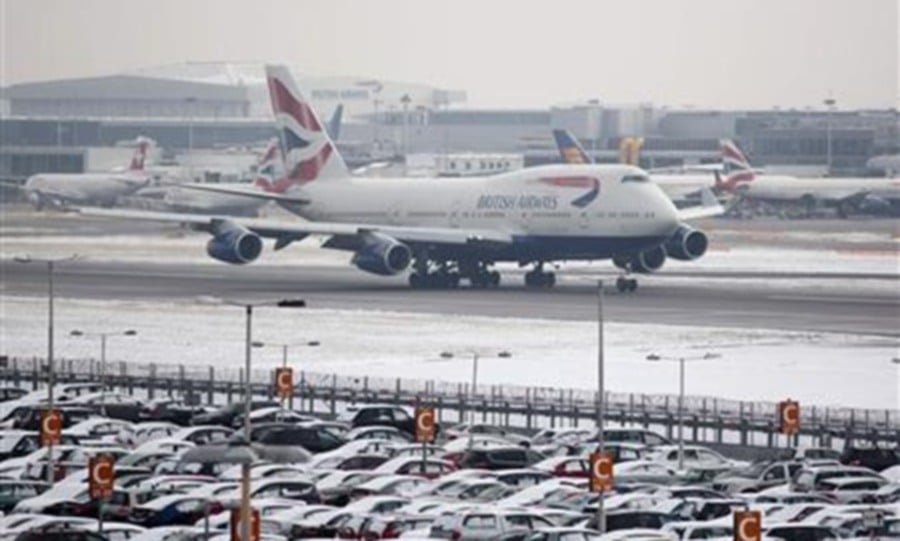 Over 100 flights cancelled at Heathrow due to snowfall  New Straits