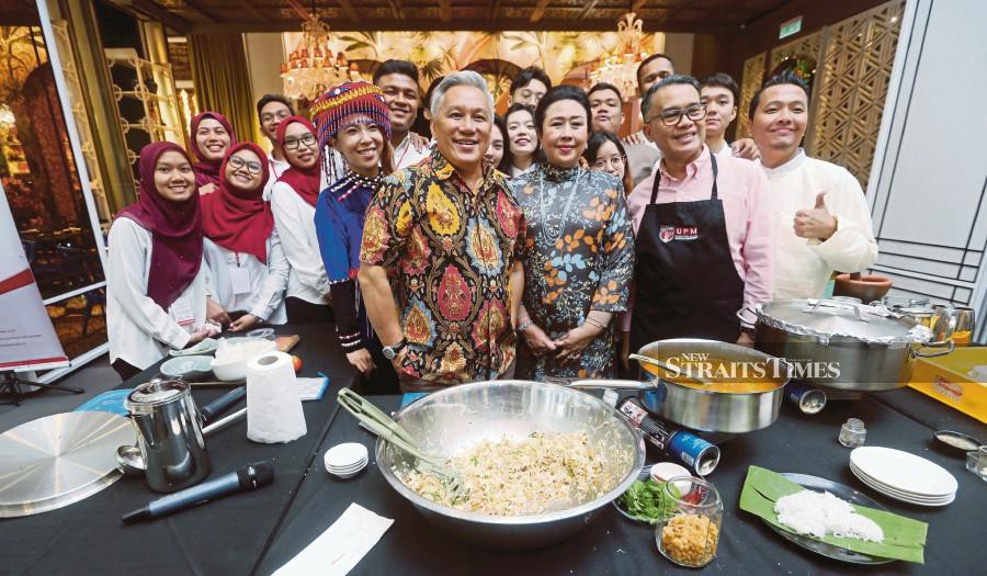The invited guests of honour as well as lecturers and students from UPM with (front row, from left) Chef Wan, Sarah Hashim and Dr Muhammad Shahrim Abdul Karim at the “Flavours of Myanmar: Cooking Show with Chef Wan” fundraising event at the De.Wan 1958 by Chef Wan restaurant. Pic by ROHANIS SHUKRI