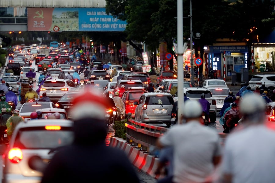 A view of cars and motorbikes stuck in heavy traffic in Hanoi, Vietnam, 14 October 2021. Hanoi will allow on-site dining, access to parks and public transportation from 14 October 2021, as the Vietnamese capital further eases its COVID-19 restrictions. - EPA/ pic