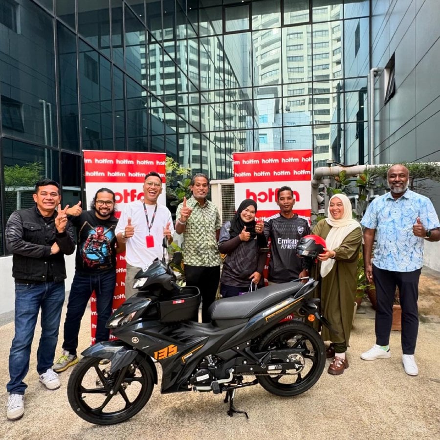 "Like a dream, I was wondering if anyone would really give me a motorcycle? Alhamdulillah, it became a reality," said Siti Norol Salwani Ismail, 29 (4th from right). Pi courtesy from Hot FM Facebook