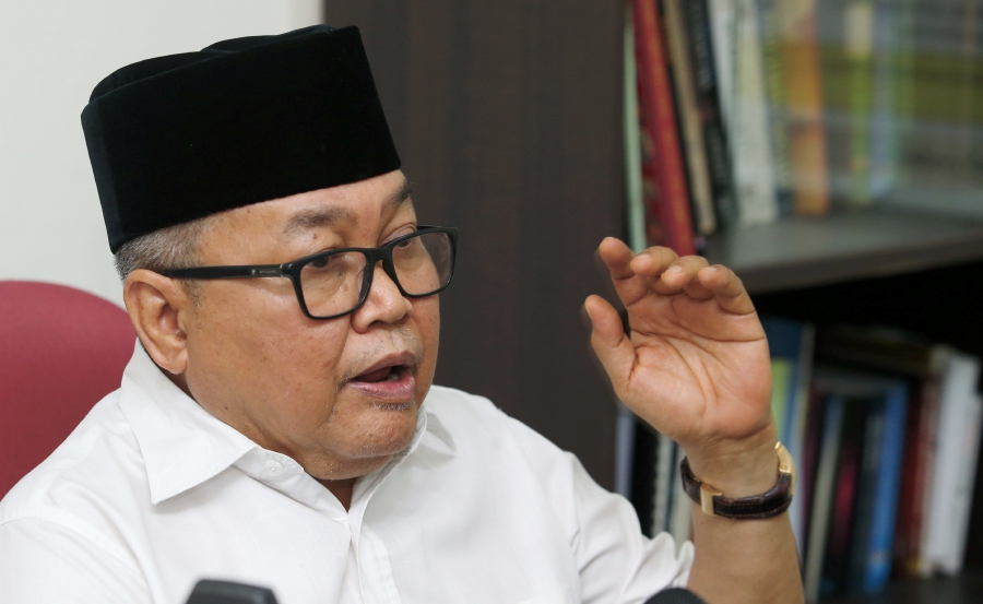 Parti Bumiputera Perkasa Malaysia (Putra) pro tempore president Datuk Ibrahim Ali has slamned those who questioned the caning of a lesbian couple who had attempted to have same sex relations in Terengganu.