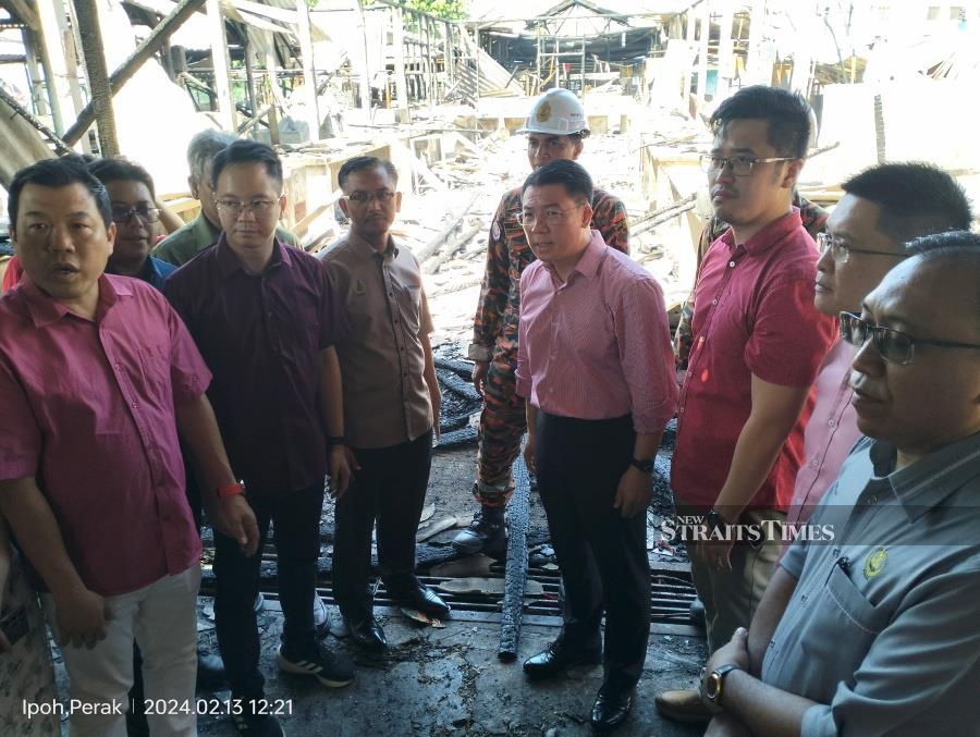  Nga Kor Ming visits Pasar Awam Pasir Puteh in Taman Pasir Pinji following the fire. -NSTP/MUHAMMAD ZULSYAMINI SUFIAN SURI