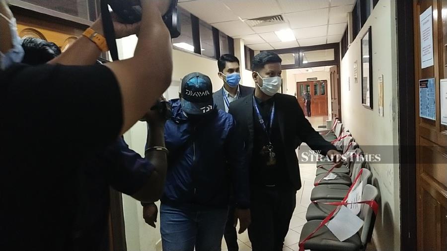 cop-charged-with-accepting-rm250-bribe-from-khalwat-couple-nsttv-new-straits-times