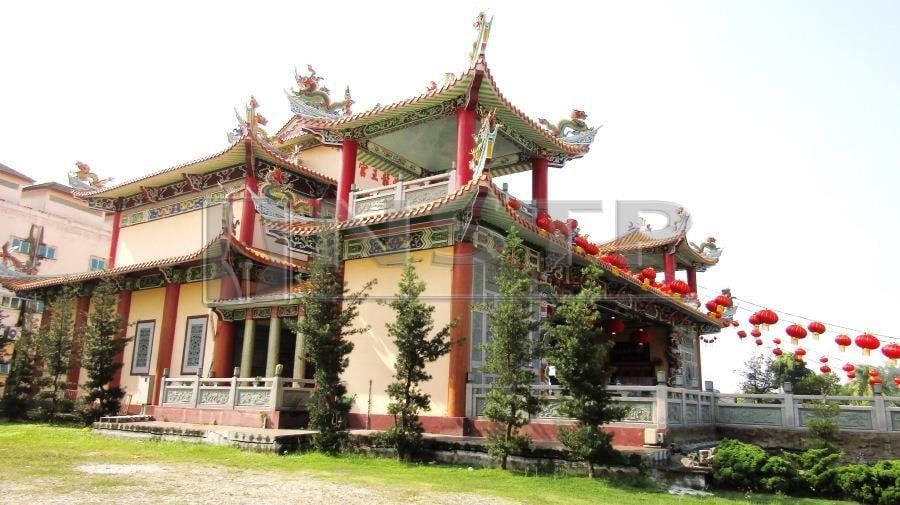East Sea Dragon King Temple has an air-well in its front porch