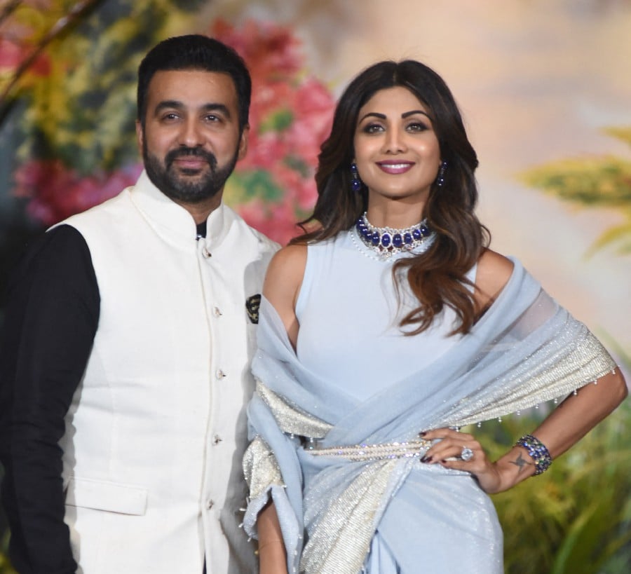 (FILES) In this file photo taken on May 8, 2018 Indian Bollywood actress Shilpa Shetty and her husband Raj Kundra pose for a picture during the wedding reception of actress Sonam Kapoor and businessman Anand Ahuja in Mumbai. - Mumbai police have arrested Bollywood star Shilpa Shetty's husband Raj Kundra for allegedly producing and broadcasting pornographic films online, six years after the businessman was banned from cricket-related activities over match-fixing charges. (Photo by Sujit Jaiswal / AFP)