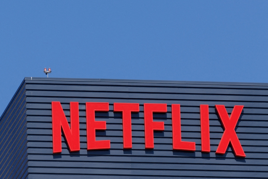 (FILE PHOTO) Netflix has removed an Indian language film from its platform after the movie faced a backlash on social media for depicting the daughter of a Hindu priest eating meat. (REUTERS/Mike Blake/File Photo)