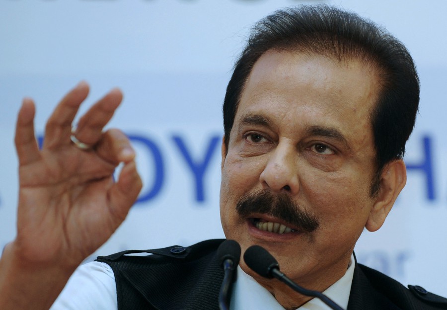 Chairman of India's Sahara Group Subrata Roy, gestures as he addresses a press conference in Kolkata. One of India's most flamboyant and controversial tycoons Subrata Roy died on November 14, following a cardiorespiratory arrest, his company said in a statement, leaving many people uncertain about recovering their investments. - AFP pic