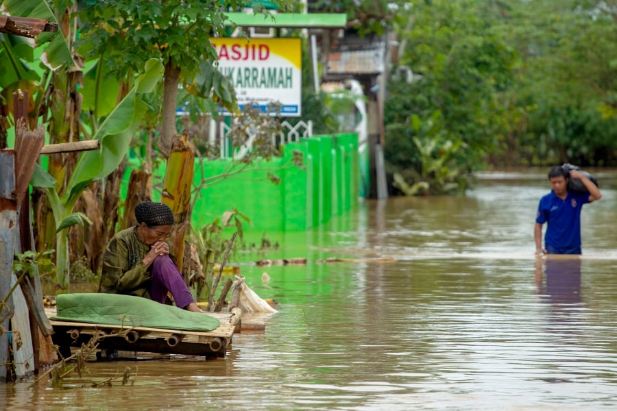 Indonesia floods, landslides death toll climbs to 59 | New Straits ...