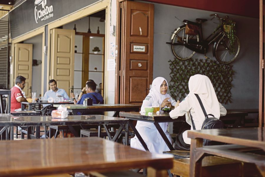 Indonesian District Bans Men And Women From Dining Together