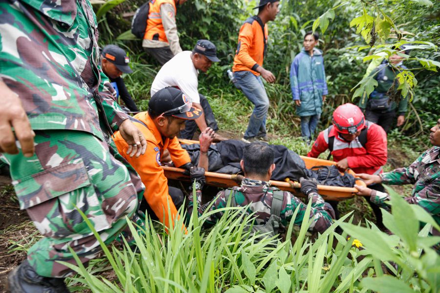 Indonesian Rescuers Race To Find 10 Missing After Eruption | New ...