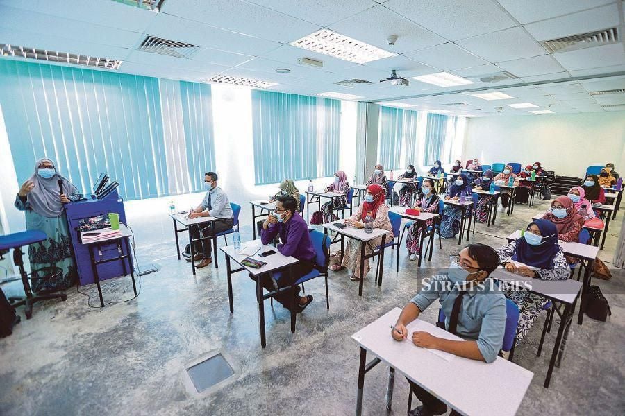 The country’s education system would fare better had Prime Minister Datuk Seri Anwar Ibrahim merged the higher education and education portfolios, an education expert said. - NSTP file pic