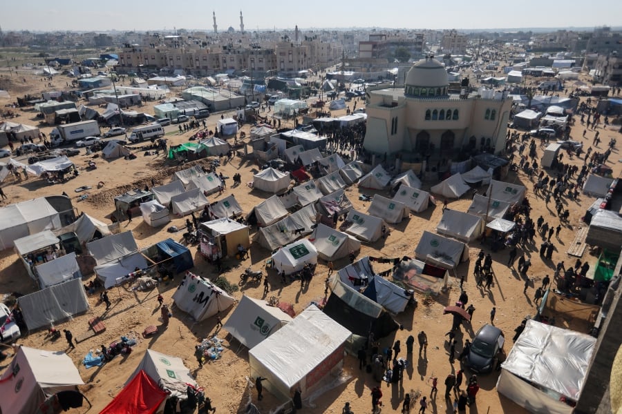 Displaced Palestinians, who fled their houses due to Israeli strike, shelter in a camp in Rafah, amid the ongoing conflict between Israel and Palestinian fighter group Hamas, in the southern Gaza Strip. (REUTERS/Ibraheem Abu Mustafa)