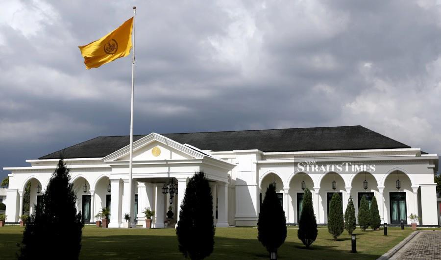 A general view of Istana Kinta. Pas secretary-general Datuk Takiyuddin Hassan says the party has sent out instructions to all assemblymen to be at the palace after receiving a decree by the Sultan of Perak, Sultan Nazrin Muizzuddin Shah for an audience with him. - NSTP/SHARUL HAFIZ ZAM 