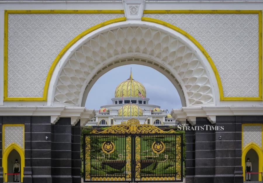 The atmosphere outside the grounds of the main gate of the Istana Negara. -NSTP/ASYRAF HAMZAH