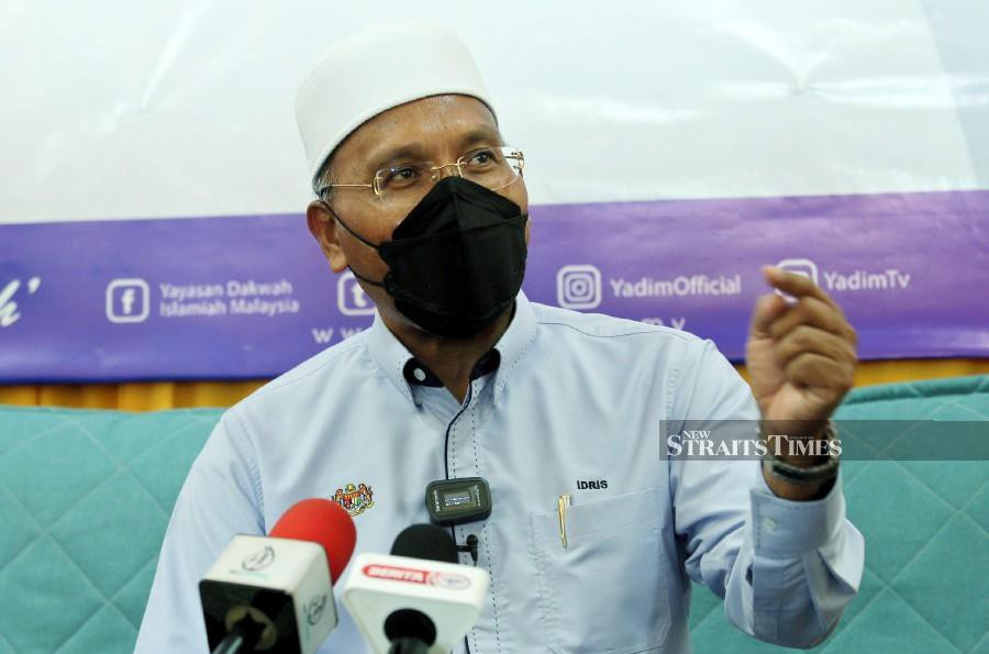 Minister in the Prime Minister’s Department (Religious Affairs) Senator Idris Ahmad said the government is ready to provide guidance and counselling to Muhammad Sajjad Kamarul Zaman or Nur Sajat after relevant authorities have completed taking action against the cosmetics entrepreneur. - NSTP/ GHAZALI KORI