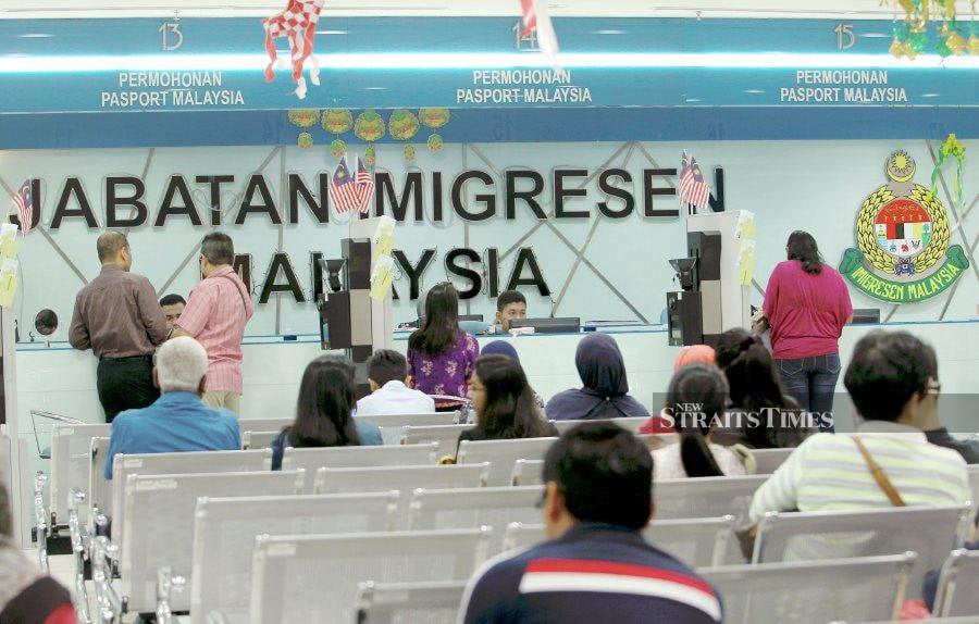 The alleged mistreatment of a woman and her daughter at a Johor immigration counter due to their lack of Malay proficiency is unacceptable as it is not a legal requirement for passport renewal, says Datuk Seri Li Tian Ker. - NSTP file pic