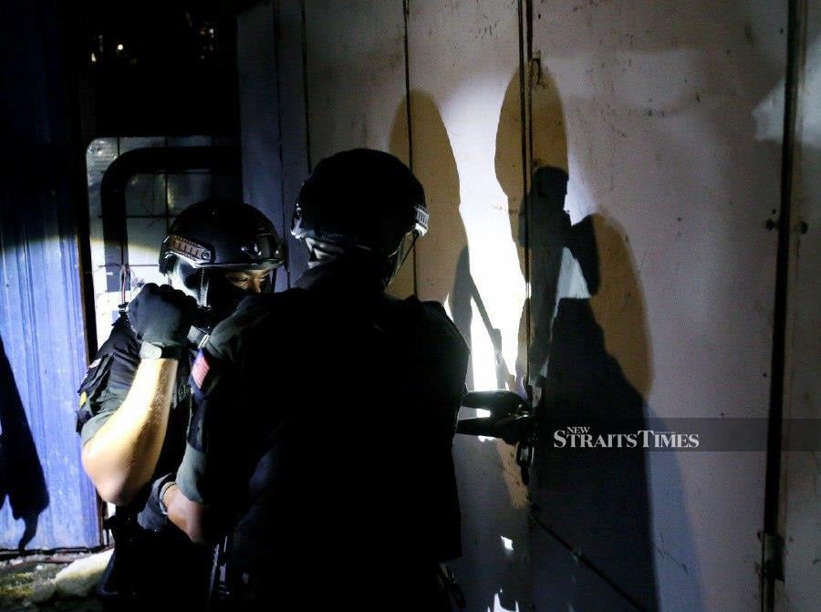 The joint raid by the authorities ended at around 3am, with 124 foreign nationals inspected. - NSTP/EIZAIRI SHAMSUDIN