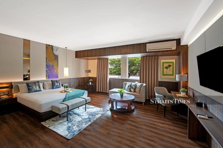 Oakwood Hotel & Apartments Taman Mini Jakarta deluxe suite.