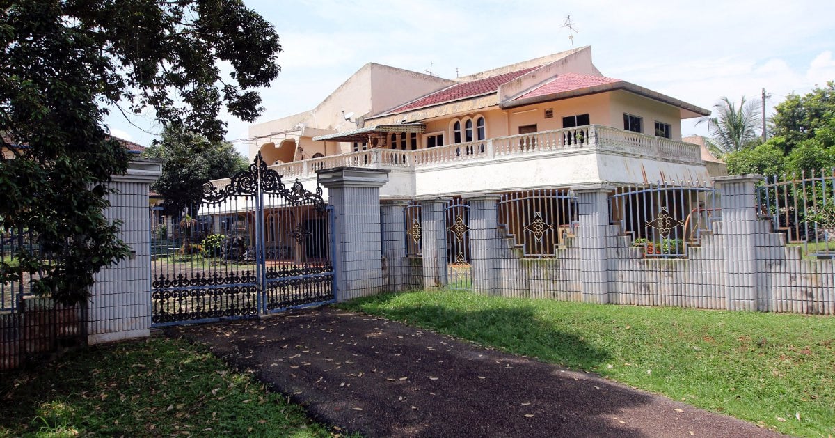 Is this house in Port Dickson, one of Isa's many homes 