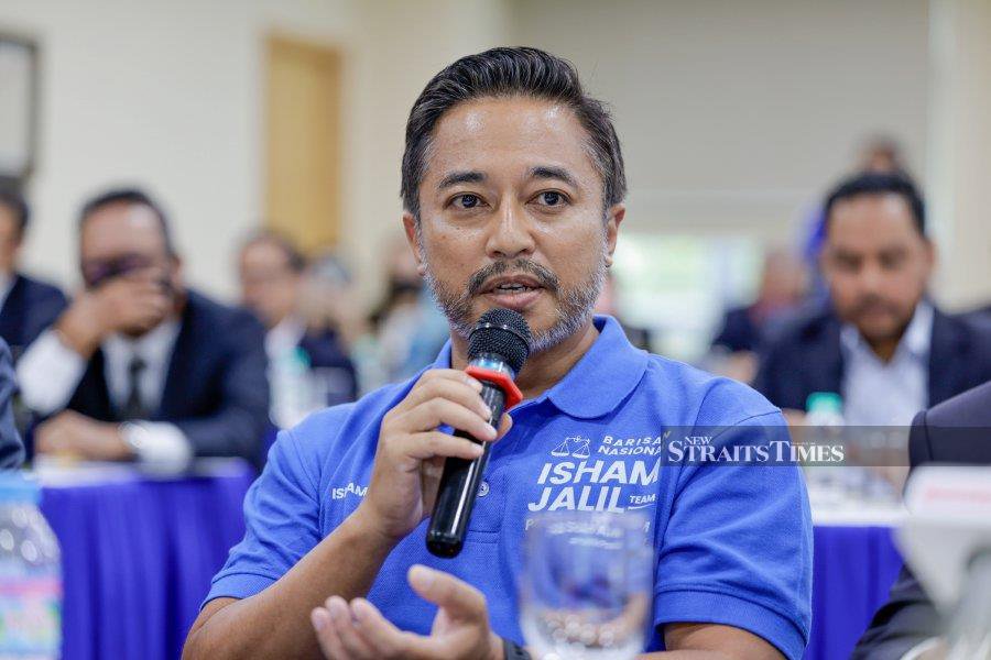 Umno Supreme Council member Isham Jalil hits out at a Pas leader who allegedly likes to accuse others of corruption but thinks of himself as 'clean'. -NSTP file pic