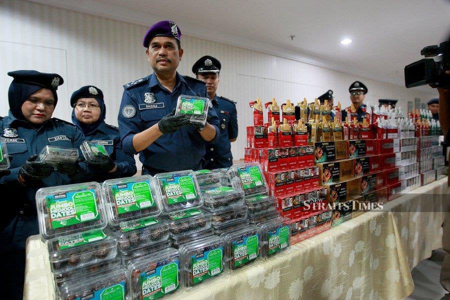 Yesterday, the Customs Department seized 73 packs of “Organic Jumbo Medjool Dates” believed to be from Israel. - NSTP/File Pic 