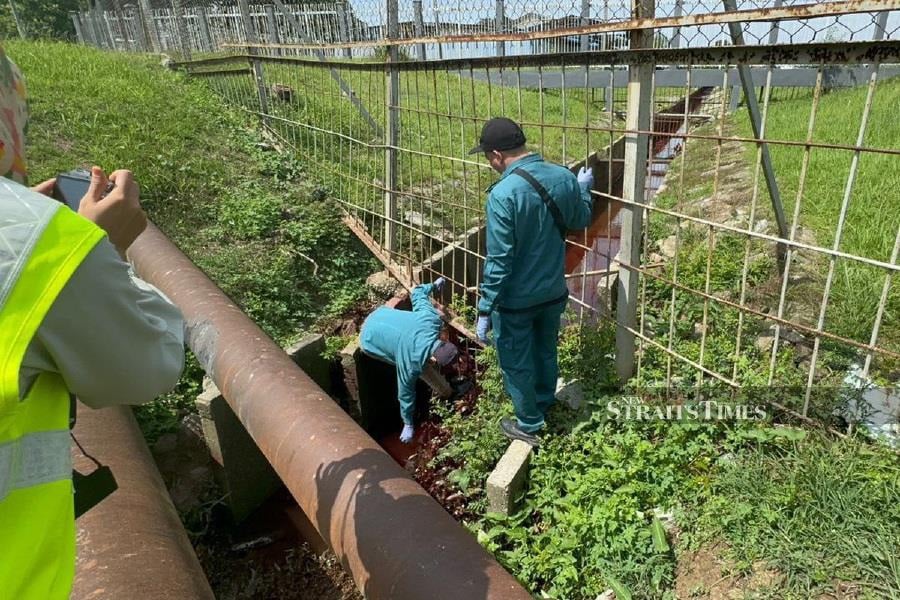 The Department of Environment (DoE) has launched an investigation over a reported chemical spill in Sungai Padang Terap, near Kepala Batas, causing the river to turn red. - NSTP/courtesy from Department of Environment 