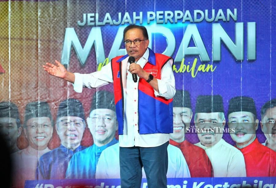 Prime Minister Datuk Seri Anwar Ibrahim has revealed that he received a call from the Malaysian Anti-Corruption Commission (MACC) regarding a corruption and misappropriation of funds case for a project involving the son in-law of former Prime Minister Tan Sri Muhyiddin Yassin, Datuk Muhammad Adlan Berhan. -NSTP/AZRUL EDHAM
