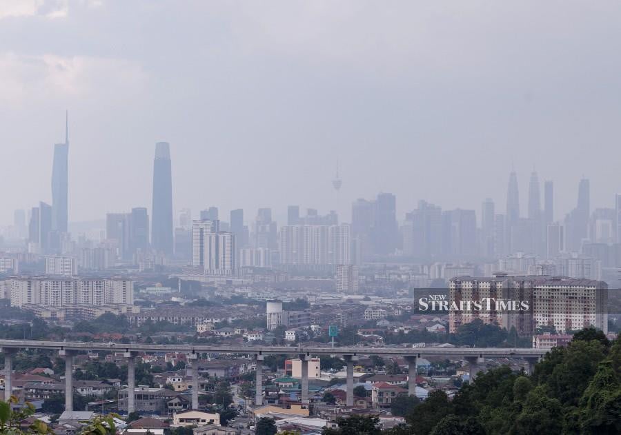 Three areas in the Klang Valley registered an improvement in their air quality readings as of 8 am today. STR/SADIQ SANI