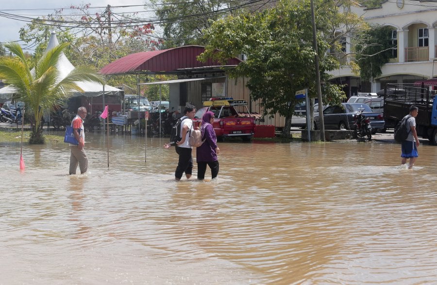 Over 45,000 still at flood relief centres in 3 states | New Straits ...