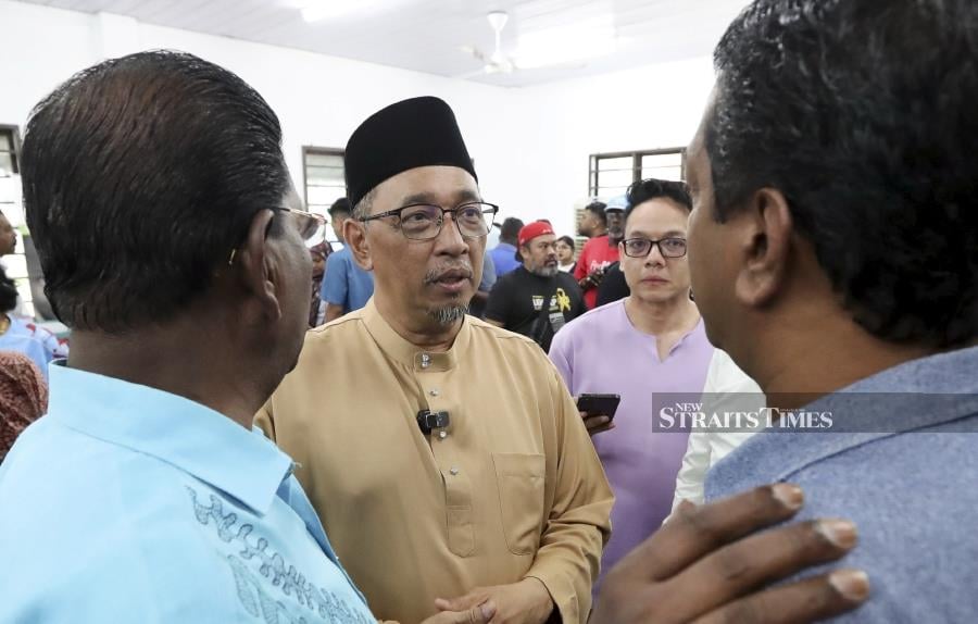 Unity government’s candidate for the Sungai Bakap by-election, Dr Joohari Ariffin, arrived at the nomination centre at Dewan Serbaguna Jawi here about 8.47am. - NSTP/MIKAIL ONG