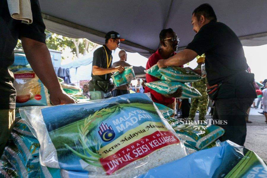 The federal government should provide more details on the Malaysia Madani white rice whether it is local white rice, imported white rice or mixed local and imported rice.- NSTP/DANIAL SAAD