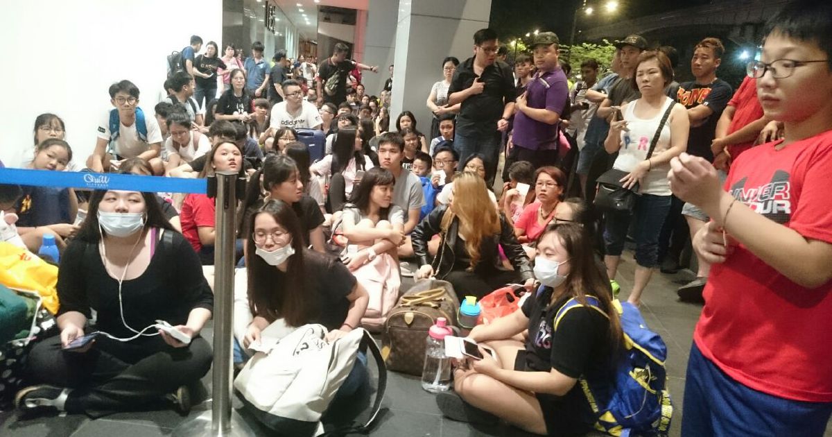 Malaysian Fans Queue Up Two Days For Jacky Cheung Concert Tickets