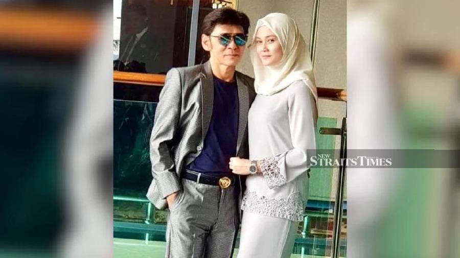 Datuk Jamal Abdillah, 65, with his wife, Datin Zai Izzati Khiruddin, 28.- NSTP FILE PIC