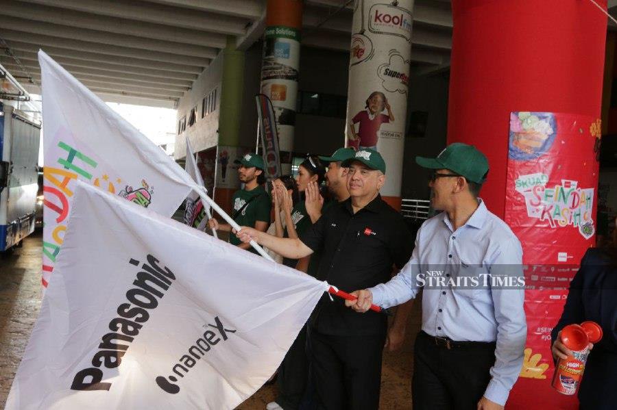 Flag-off ceremony of the Media Prima Omnia’s Jom Ronda campaign. - NSTP/ASYRAF HAMZAH