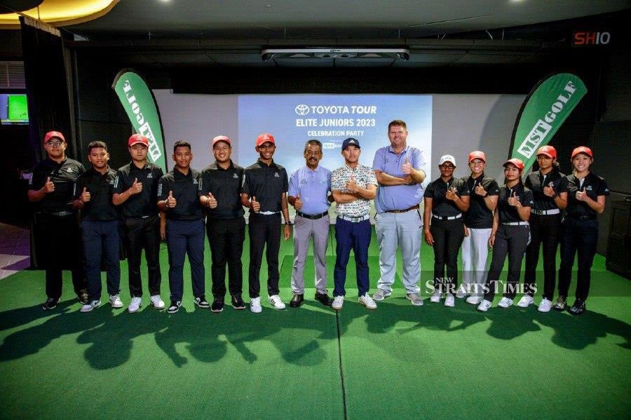 Toyota Tour Elite Junior Programme players with their coaches.